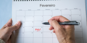 Fevereiro Roxo e Laranja: conscientização que gera informação, cuidado e oportunidade para corretores