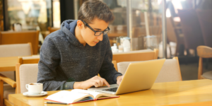 Novo mês, novas dicas: 5 dicas de português para corretores se destacarem