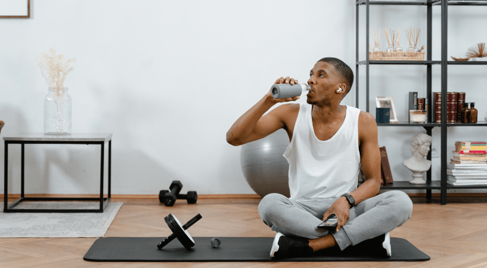 pessoa malhando em casa