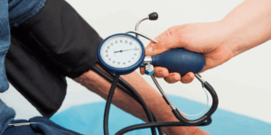 Hipertensão: 7 alertas silenciosos do seu corpo