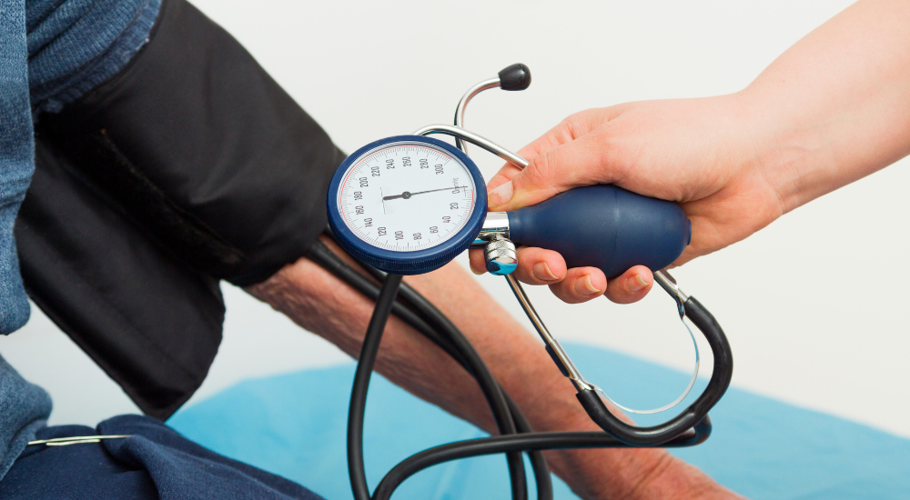 Hipertensão: 7 alertas silenciosos do seu corpo