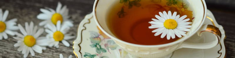 Chás para a noite: relaxamento e qualidade do sono