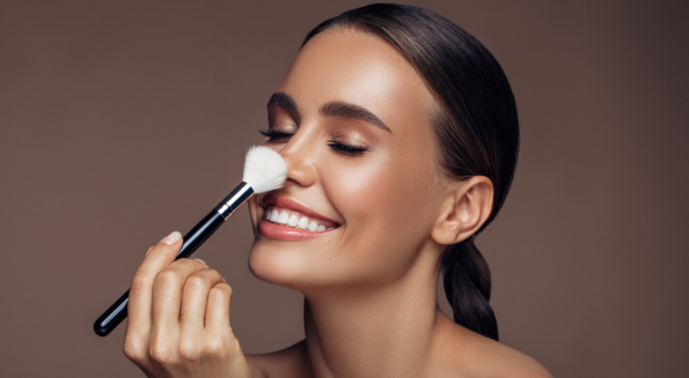 Maquiagem: os cuidados com os produtos e a pele