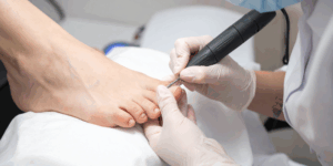 Podólogo: saiba o que faz e a importância da saúde dos pés